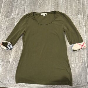 Burberry Women t- shirt sizes color khaki B93cotton 7 elastic  good condition